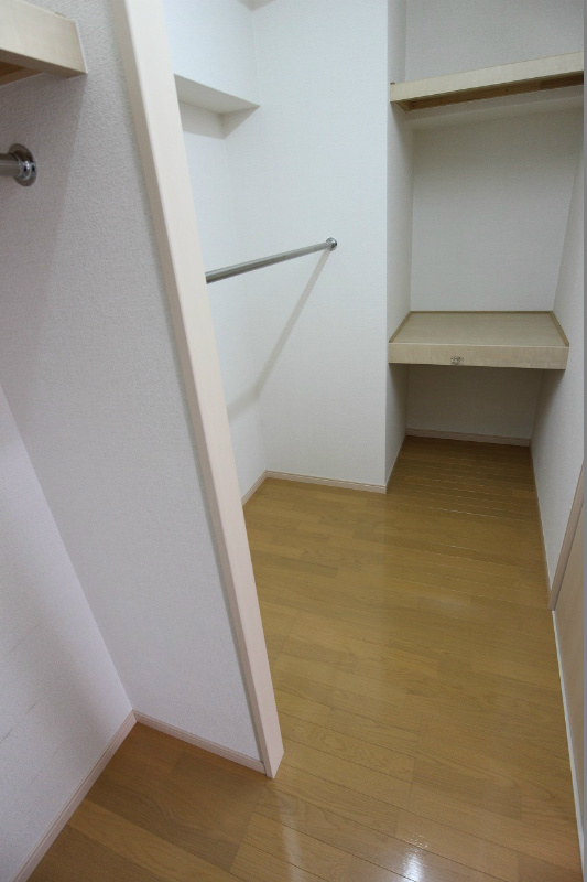 SQUARE 152 約3帖のウォークインクローゼットです。