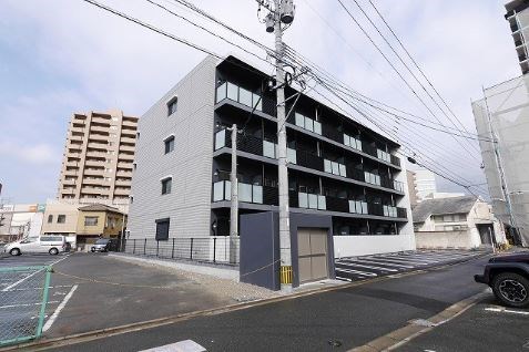 サンクレシア戸畑駅前 戸畑駅まで徒歩3分の好立地です。