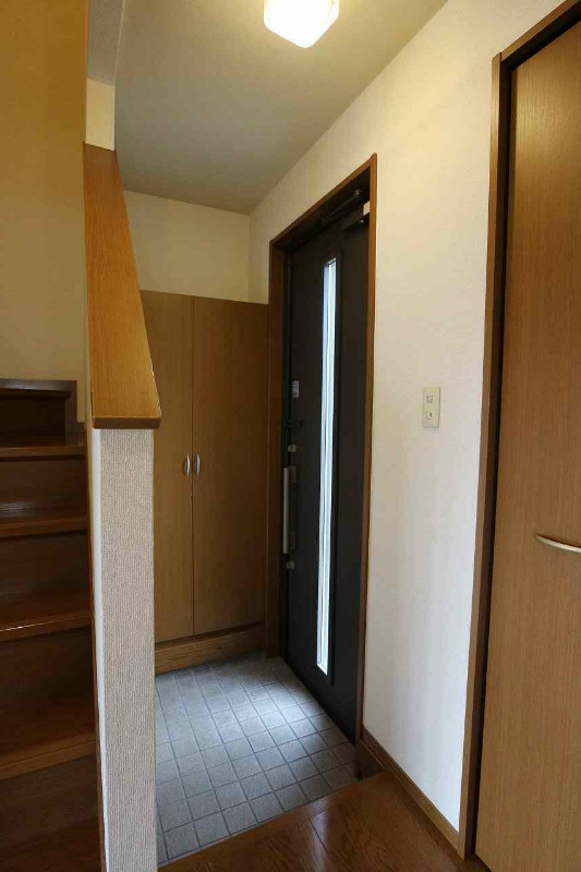 プレミールメゾン　B棟  トールサイズの靴箱で家族全員分収納可能