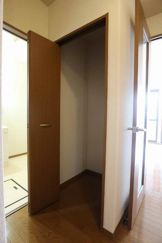 プレミールメゾン　B棟  収納