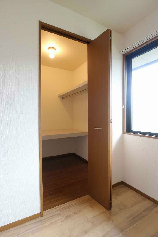 プレミールメゾン　B棟  収納