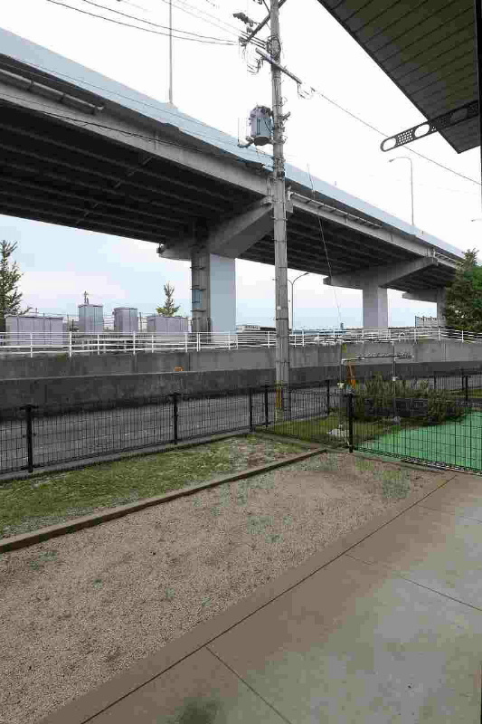 プレミールメゾン　B棟  専用庭で家庭菜園や庭遊びができます。