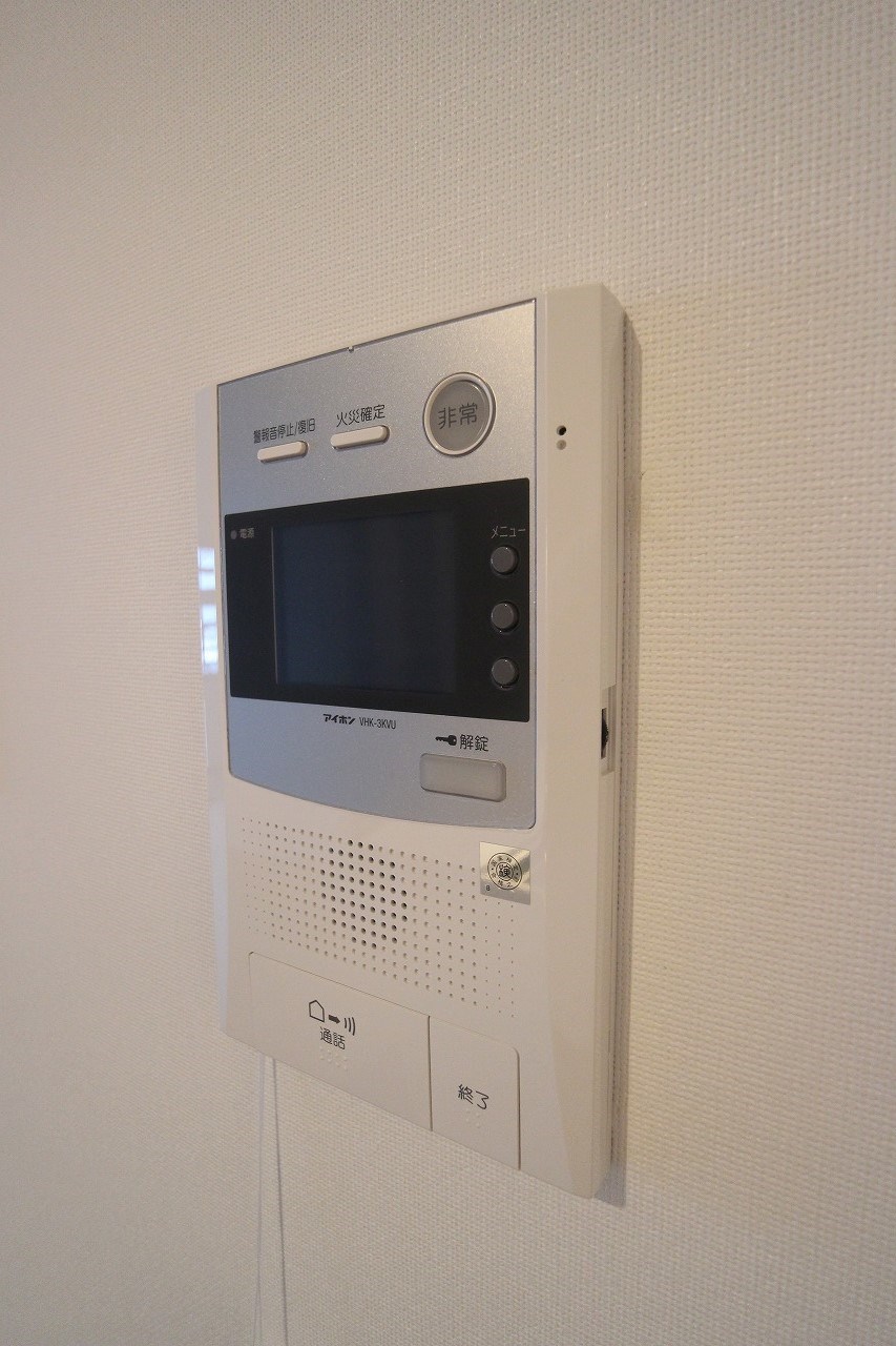 グランヒルズ三萩野 安心安全のオートロック付物件です。