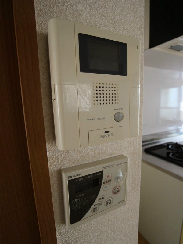 アクシス中井  TVモニター付インターホンなので安心です。