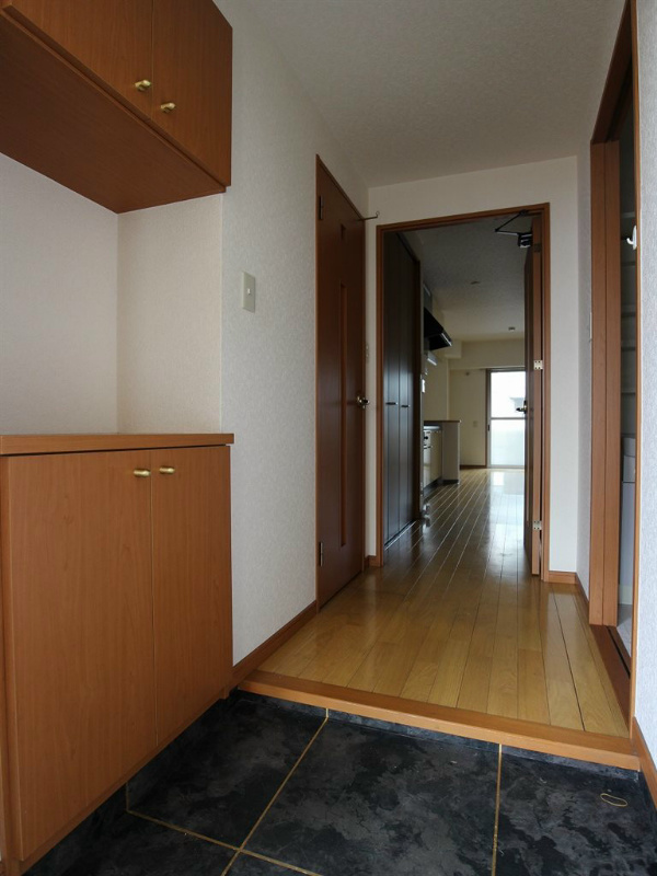 アクシス中井  シューズボックス付きです。
