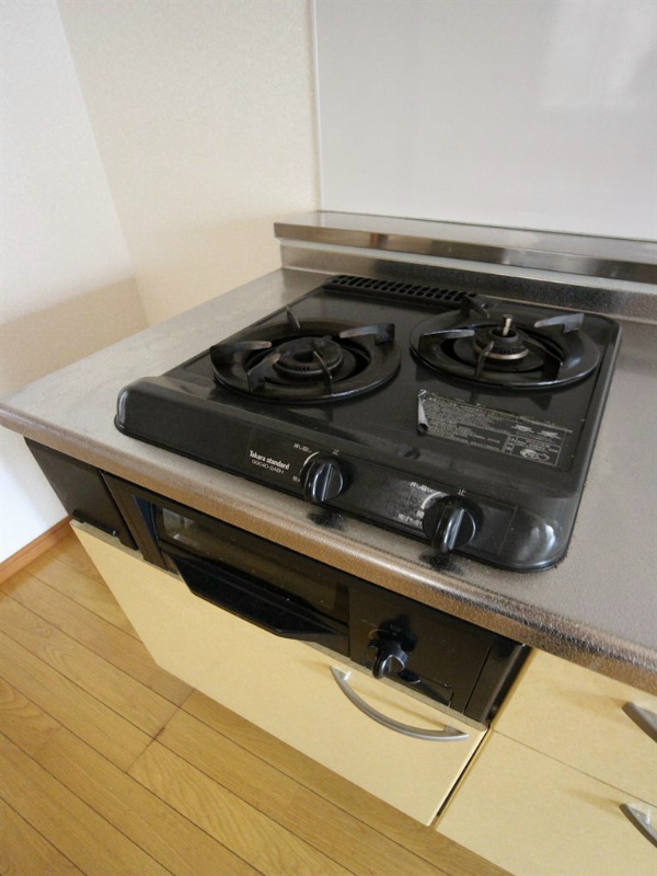 アクシス中井  2口コンロにグリルも付いたシステムキッチンです。