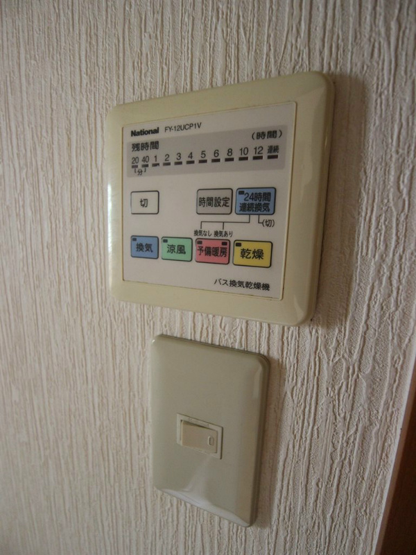 アクシス中井  浴室乾燥機付きです。