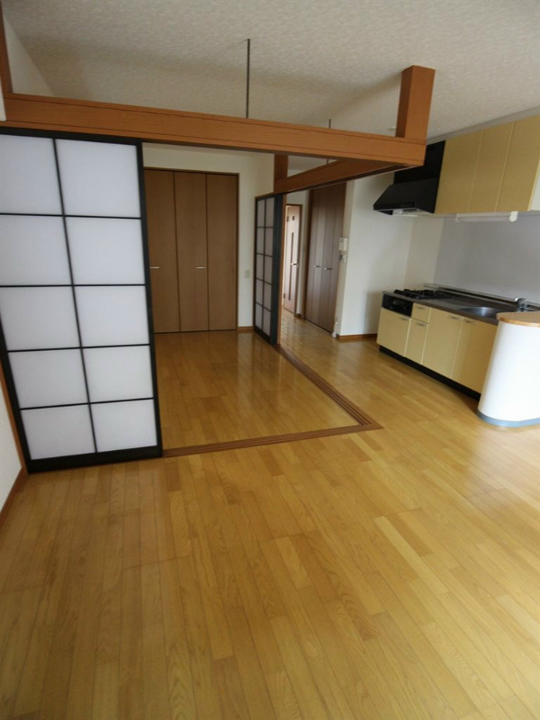 アクシス中井  状況に応じて仕切りを開けて使い分けることができます。