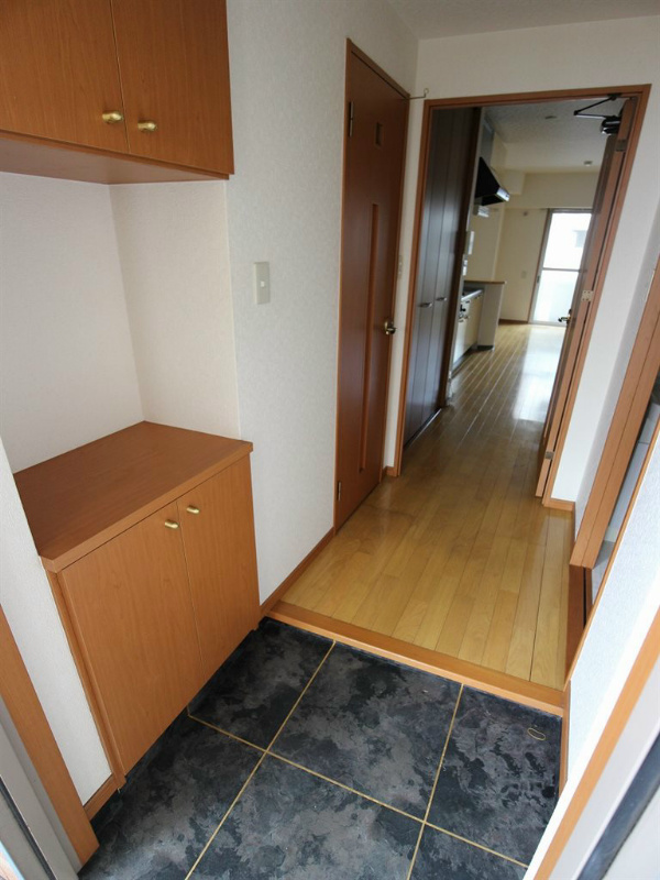 アクシス中井  玄関もオシャレですっきりしてますね。