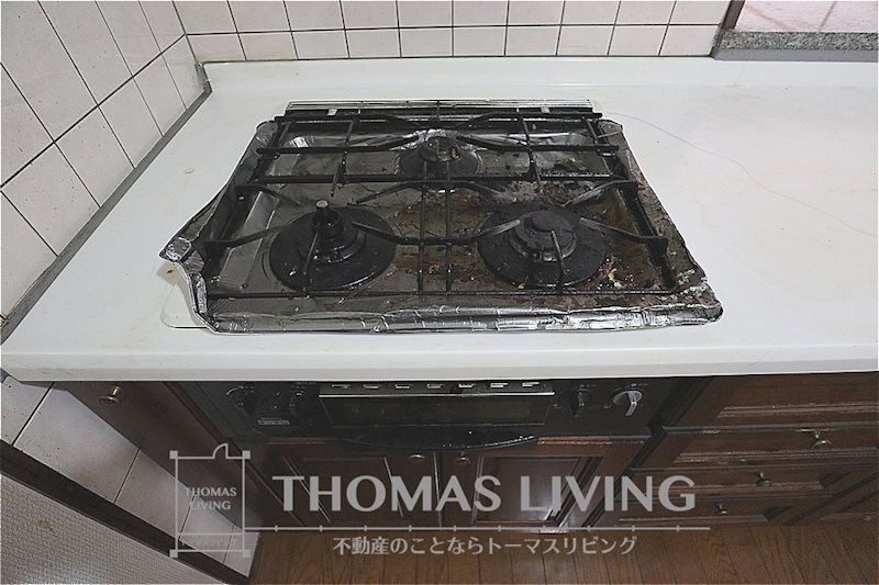 エクレール浅川Ⅱ 3口コンロが備わっています。