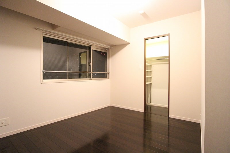ヴェールヴァン田町 角部屋なので、窓が多いお部屋です。