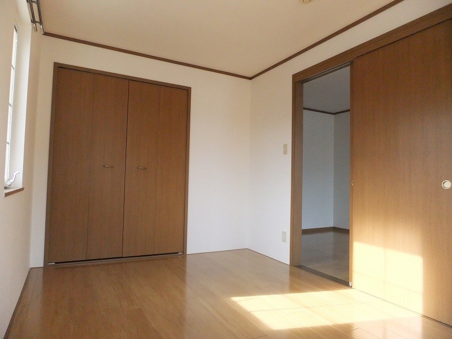 アヴニール　S 洋室の収納も十分ですね！