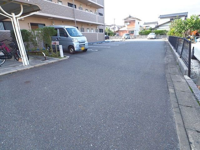 グランヴィクトワール 駐車場