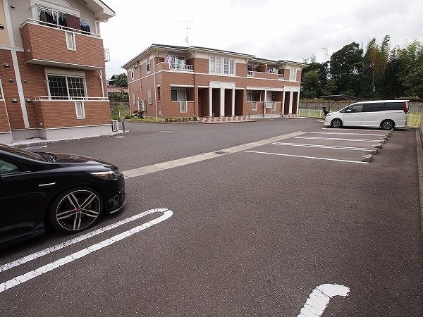グランディールⅡ番館   駐車場
