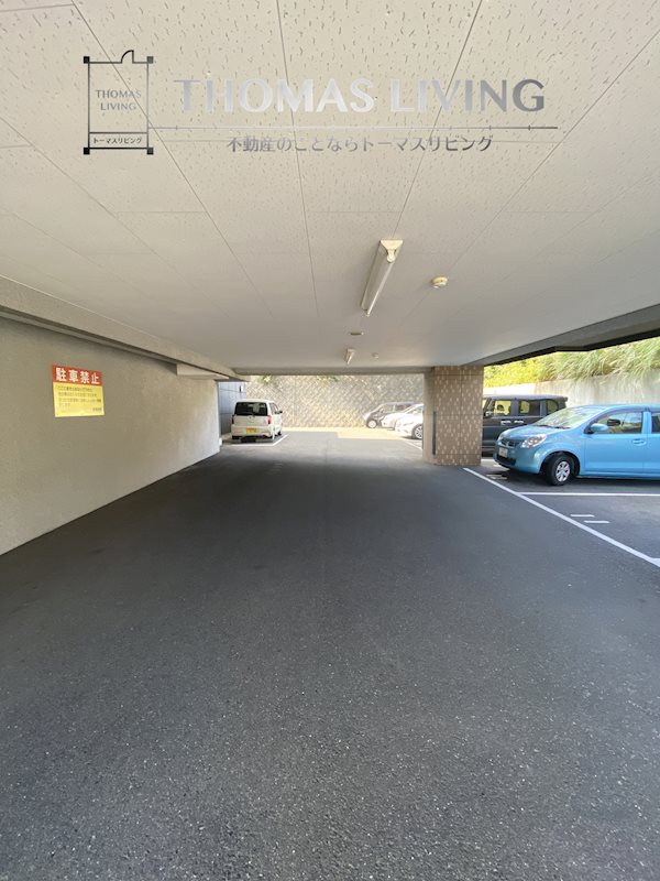 ハイネス若園 駐車場