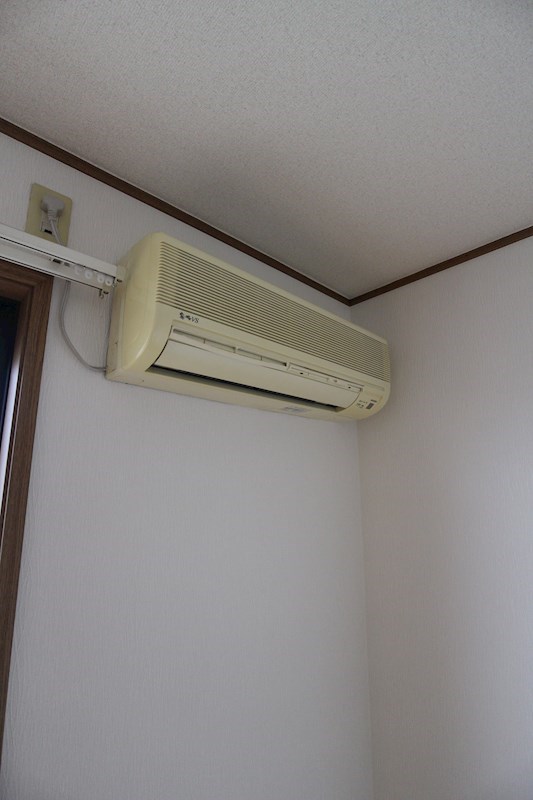 ファミール葛原Ⅰ ※別号室の写真です。冷暖房も備わっています。