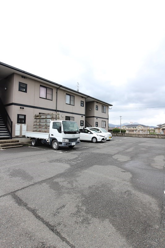ファミール葛原Ⅰ 駐車場