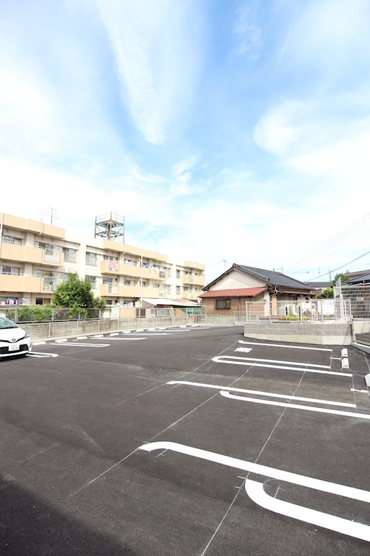 ラインハイム横代 駐車場