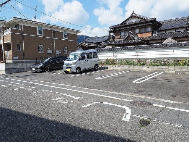 セゾン・クレール 駐車場