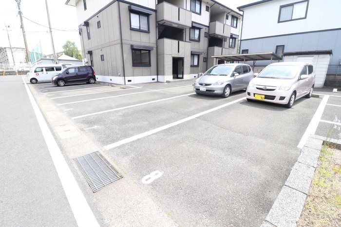 クレール徳力 駐車場