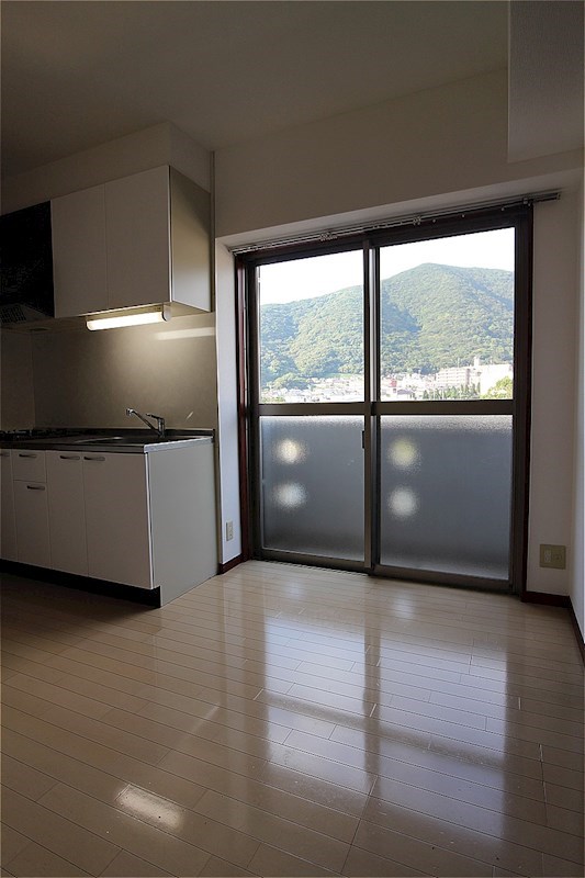 コンフォートスクエア安部山 日当たりのいいキッチンです♪