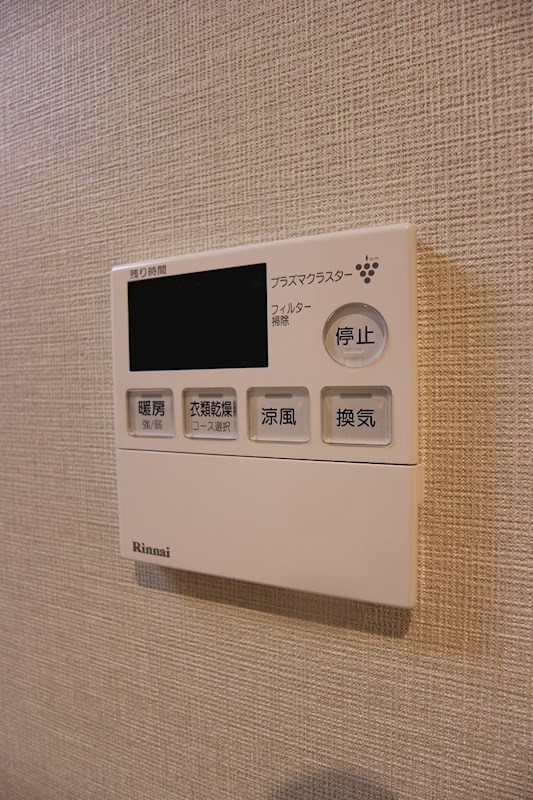 アクシオ三萩野 雨の日でも便利な浴室乾燥機です。