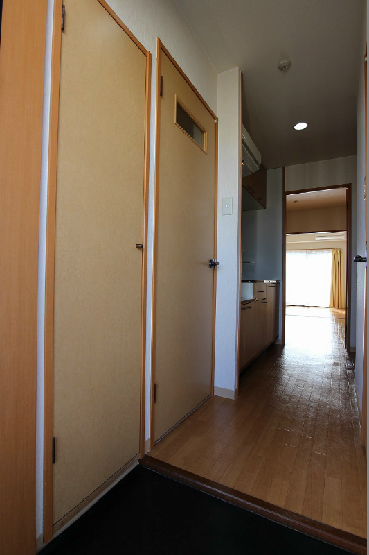 アヴィニールNo.5 玄関