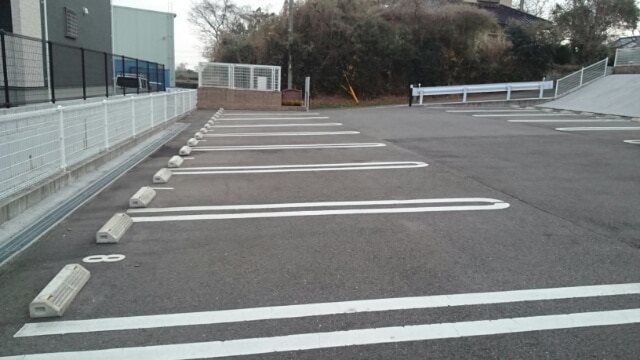 クロス　ウイングⅡ  駐車場