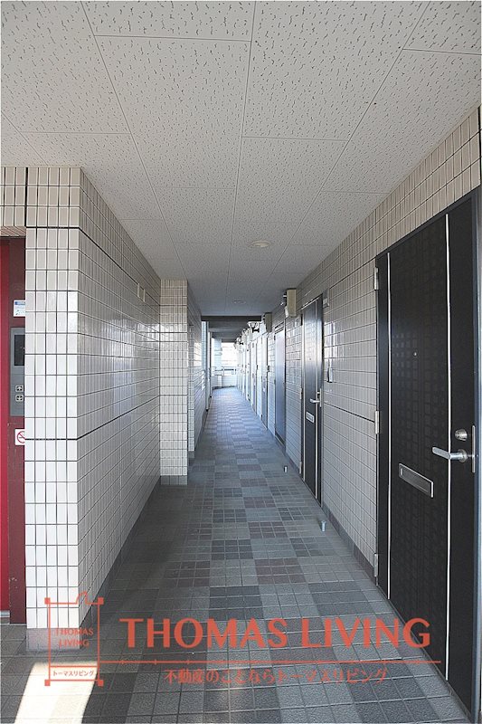 アルゴヴィラージュ八幡駅前 玄関前のお写真です。