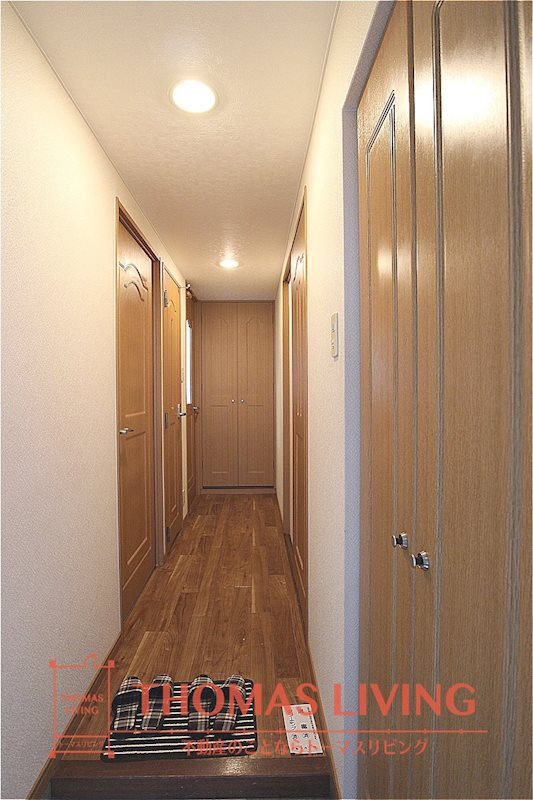 アルゴヴィラージュ八幡駅前 廊下のお写真です。