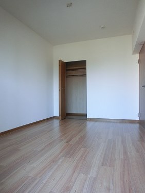 ネオパレス長者原 ベッドルーム