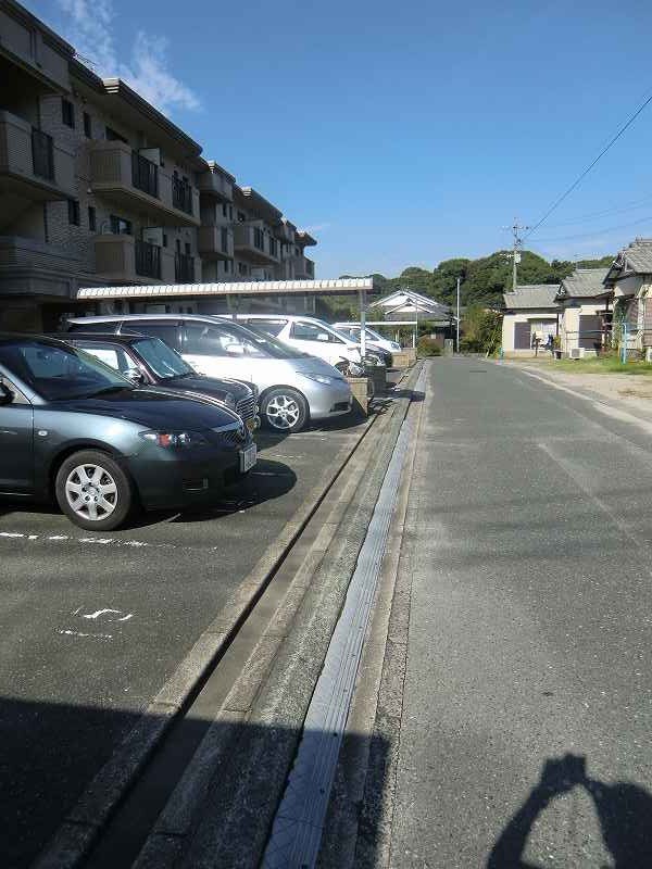 ドミール水城 敷地内駐車場