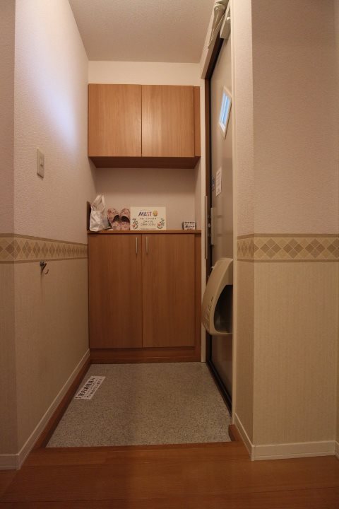 フルール若江 玄関　※別号室参考写真