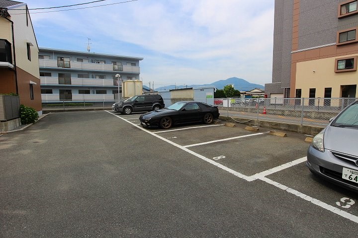 ウェルノーブル 駐車場
