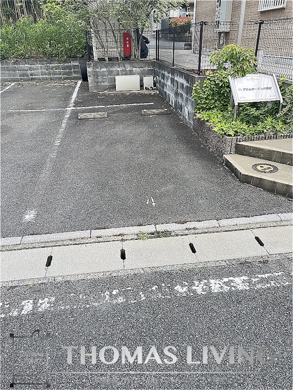 プラムガーデン弐番館 駐車場
