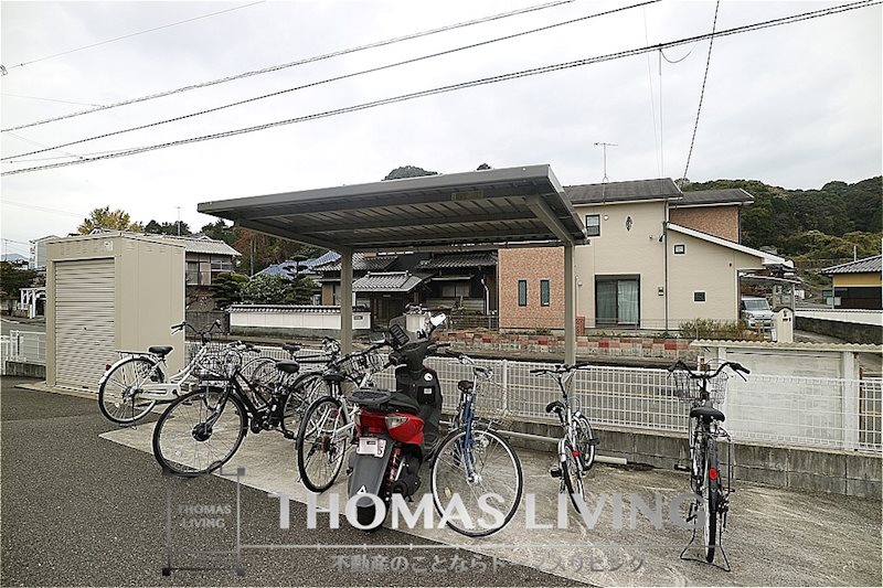 エルヴィータ九工大前 敷地内駐輪場