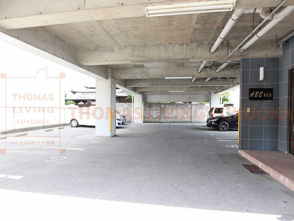 ABEビル 敷地内に駐車場ございます。