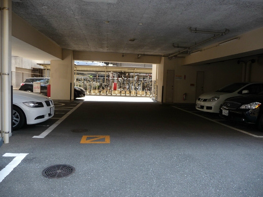 アントゥール薬院 駐車場