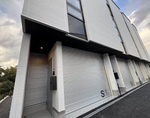 SK GARAGE 玄関