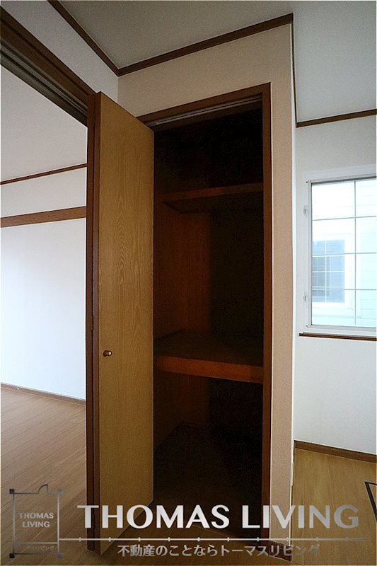 ハーモニータウン D棟 キッチン近くの収納です。