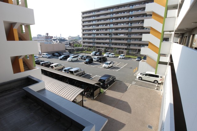 クラシオン荒江 駐車場