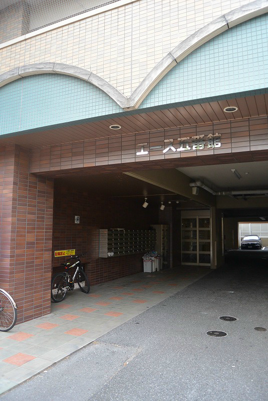 エース五番館 エントランスです