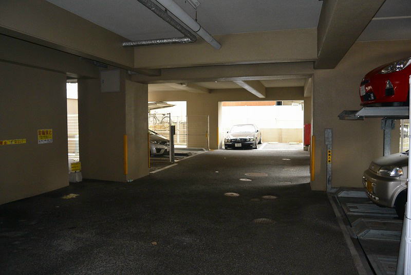 エース五番館 駐車場です