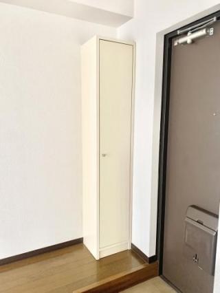 グランドステータス清川ビル 玄関