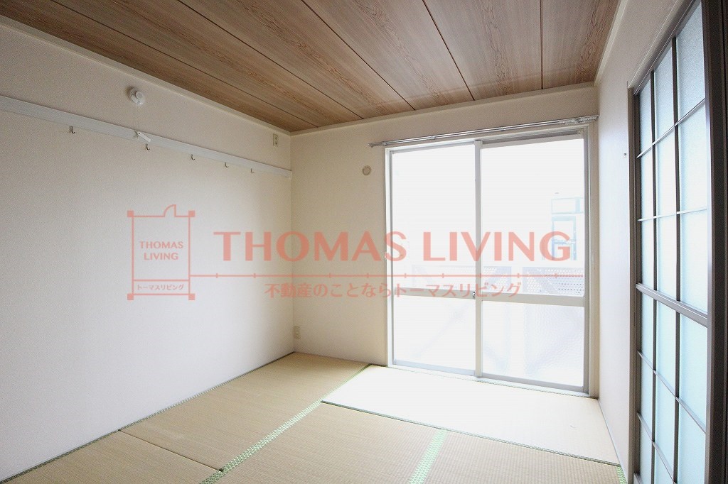 リベラル新宮 バルコニーに面していて明るいお部屋です。