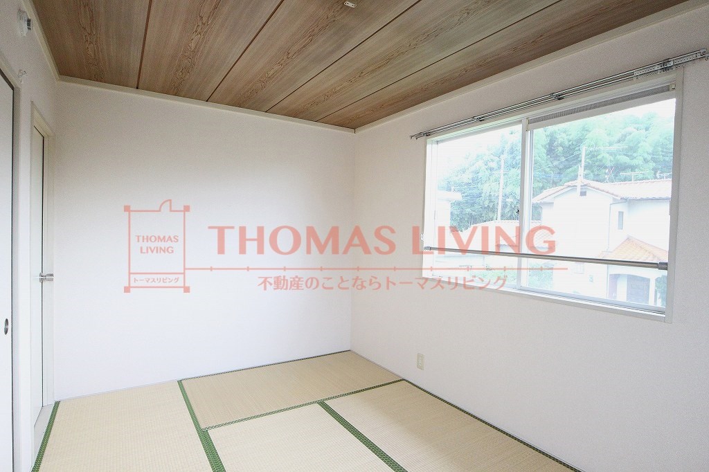 リベラル新宮 光が差し込む心地よい和室です。