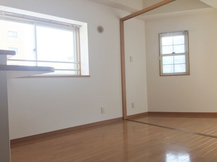 オリンピア西新 リビング