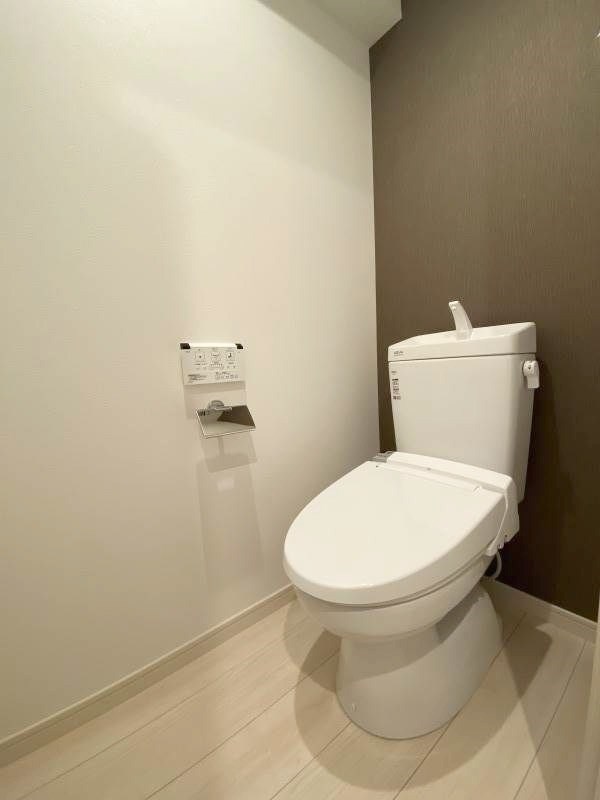 アクタス大橋パークスクエア トイレ　※階・間取りによって床・建具等の色が異なります。