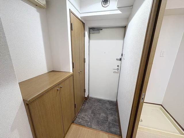スルガビル 玄関