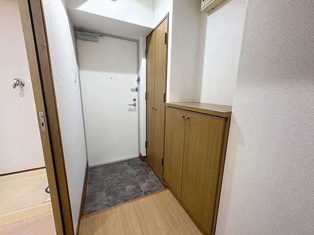 スルガビル 玄関
